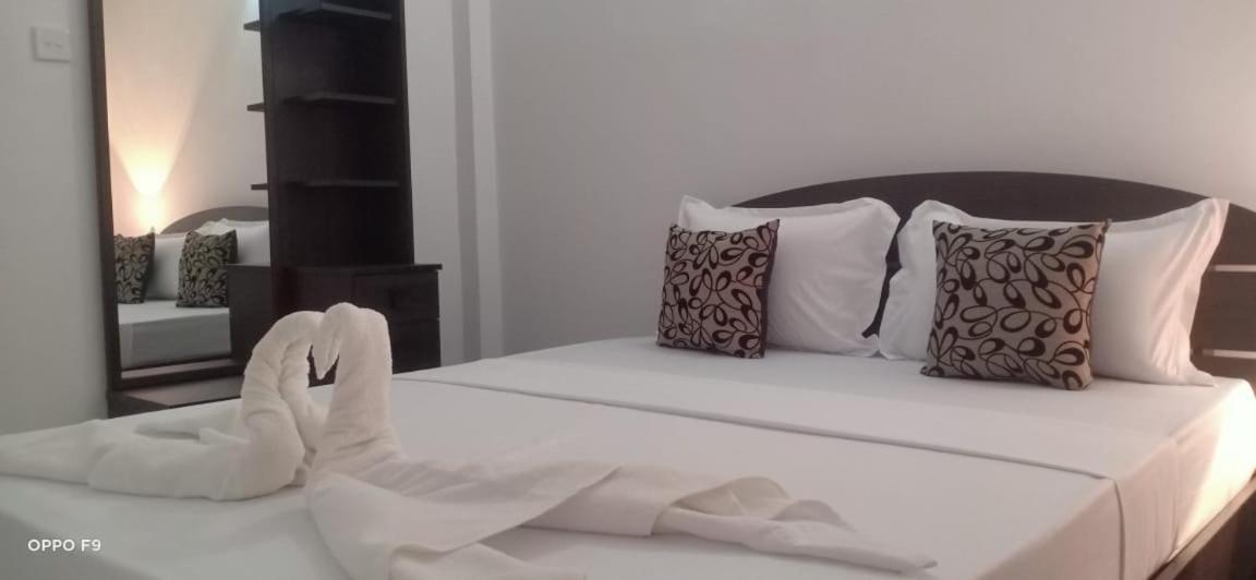 Kavee Transit Hotel Катунаяка Екстер'єр фото